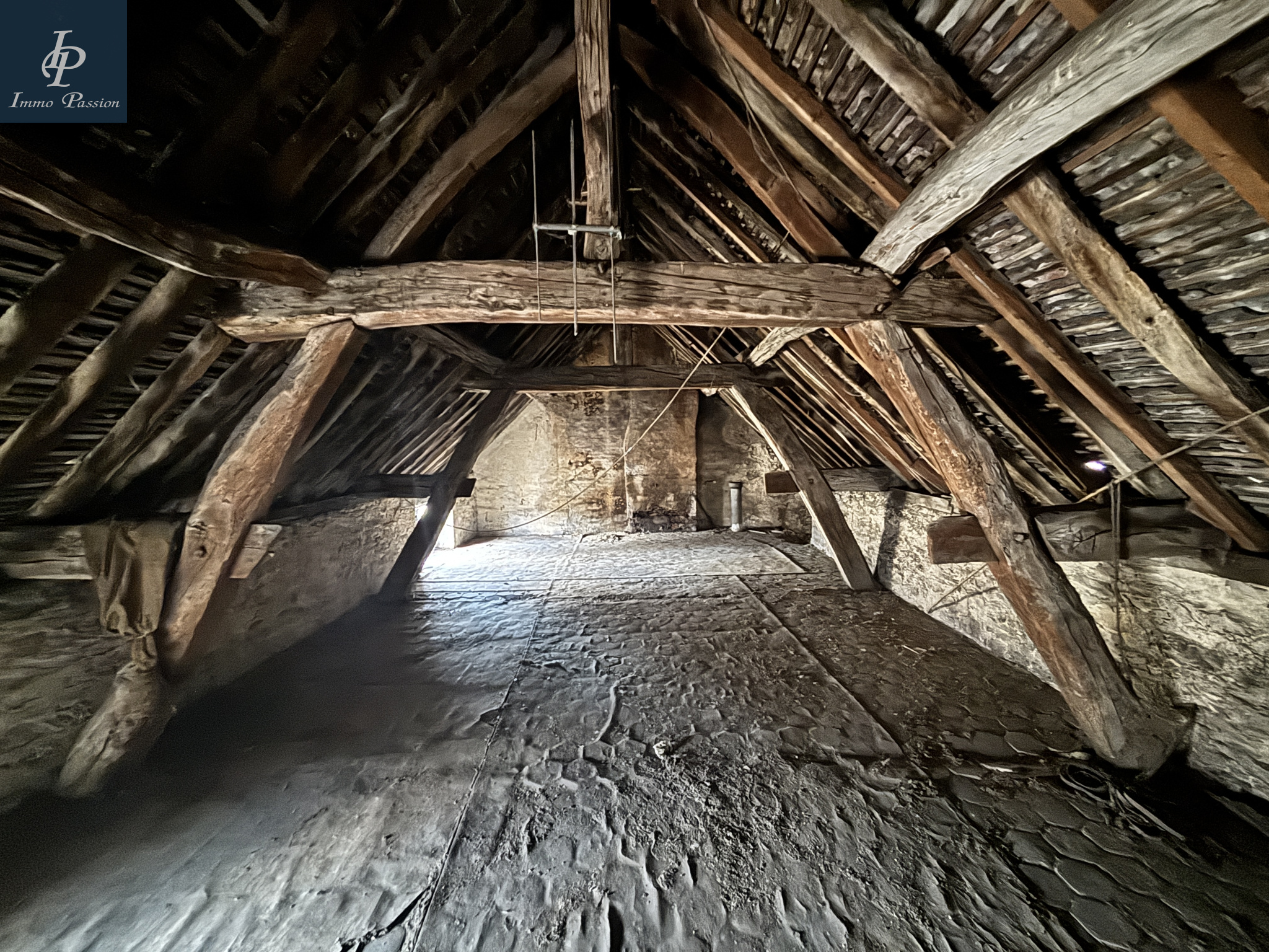 A VENDRE BEAUNE CENTRE HISTORIQUE APPARTEMENT A AMENAGER